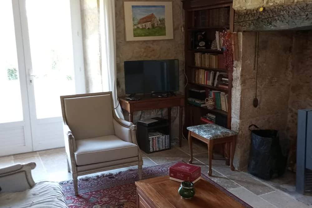 Maison périgourdine près de Lascaux et sites historiques. Grand jardin+piscine. in Saint-Rabier, Périgord Noir