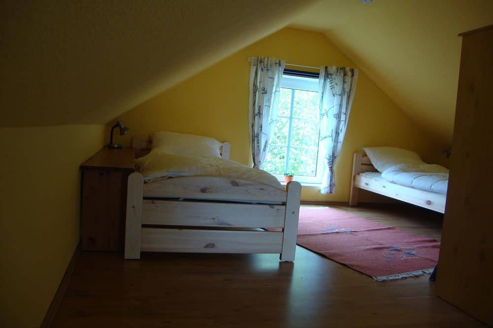 Ferienhaus mit Garten und Terrasse in ruhiger Lage, Ostsee 3 km entfernt. in Esgrus, Schleswig-Flensburg