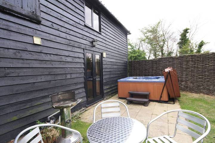 Cottage for 4 people, with garden and hot tub in Suffolk