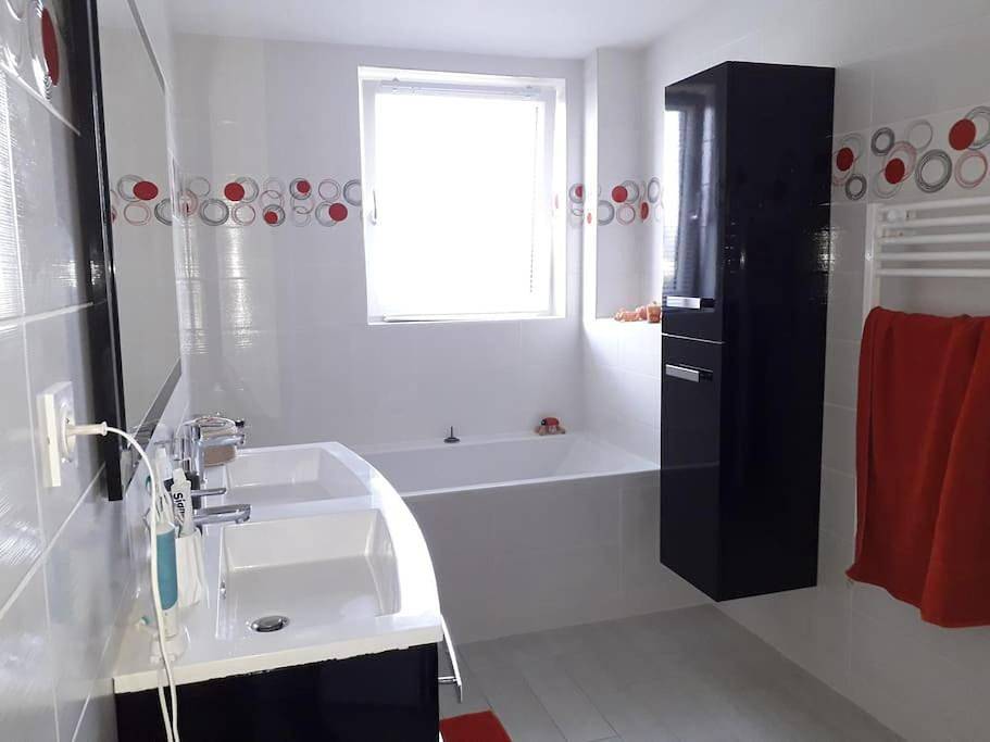 Three-Bedroom House in Lampaul-Plouarzel, Région de Brest