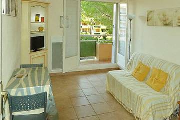 Gîte pour 3 personnes, avec jardin dans Plage La Favière