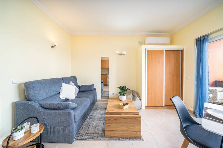 Studio Aqua with Shared Pool, Wifi and Air Conditioning