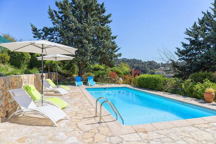 Location de vacances pour 8 personnes, avec jardin à Le Tignet