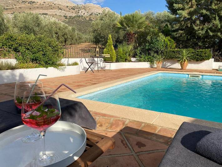 Casa rural para 6 personas, con vistas además de piscina y jardín en Villanueva del Trabuco - 2