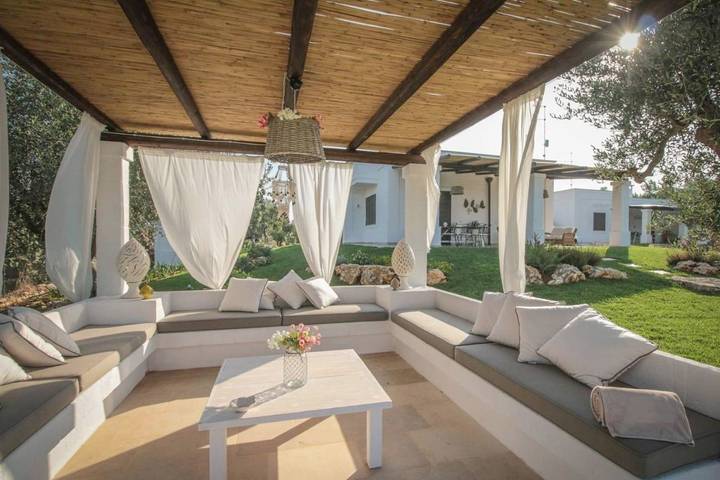 Villa pour 15 personnes, avec piscine ainsi que jardin et vue, animaux acceptés à Polignano a Mare - 2