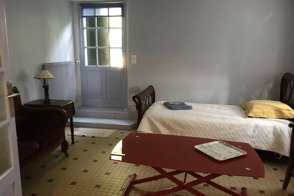 Entire apartment, In The Heart Of The Basque Country & 20 minutes from the beaches in Halsou, Bayonne region