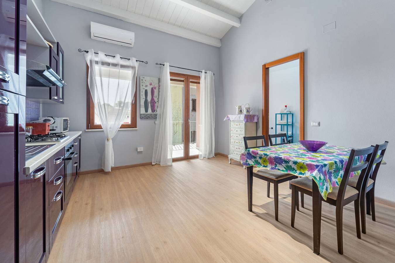 Ganze Wohnung, Ferienwohnung 'Di Pina' mit privater Terrasse, Gemeinschaftsgarten und Klimaanlage in Sant'Antioco Stadt, Sant'Antioco