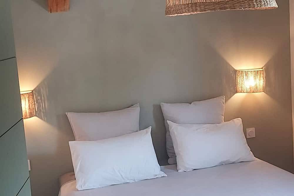 Gîte with swimming pool 15 minutes from Pont-du-Gard and Nîmes in Saint-Gervasy, Region de Nimes