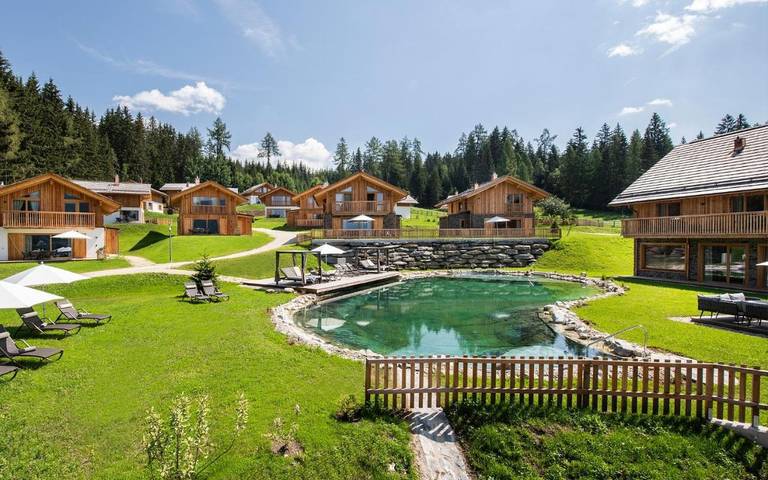 Chalet für 4 Personen, mit Balkon und Terrasse sowie Garten und Pool in Tamsweg