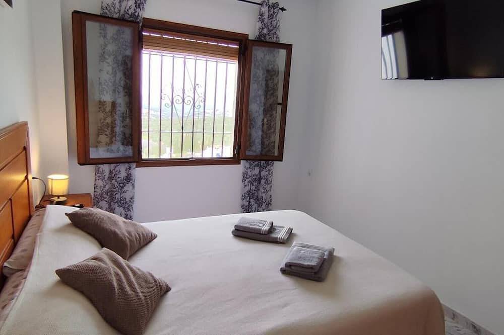 Casa Rural Marta with Mountain Views, Wi-Fi and Air Conditioning in Zuheros, Sierras Subbéticas