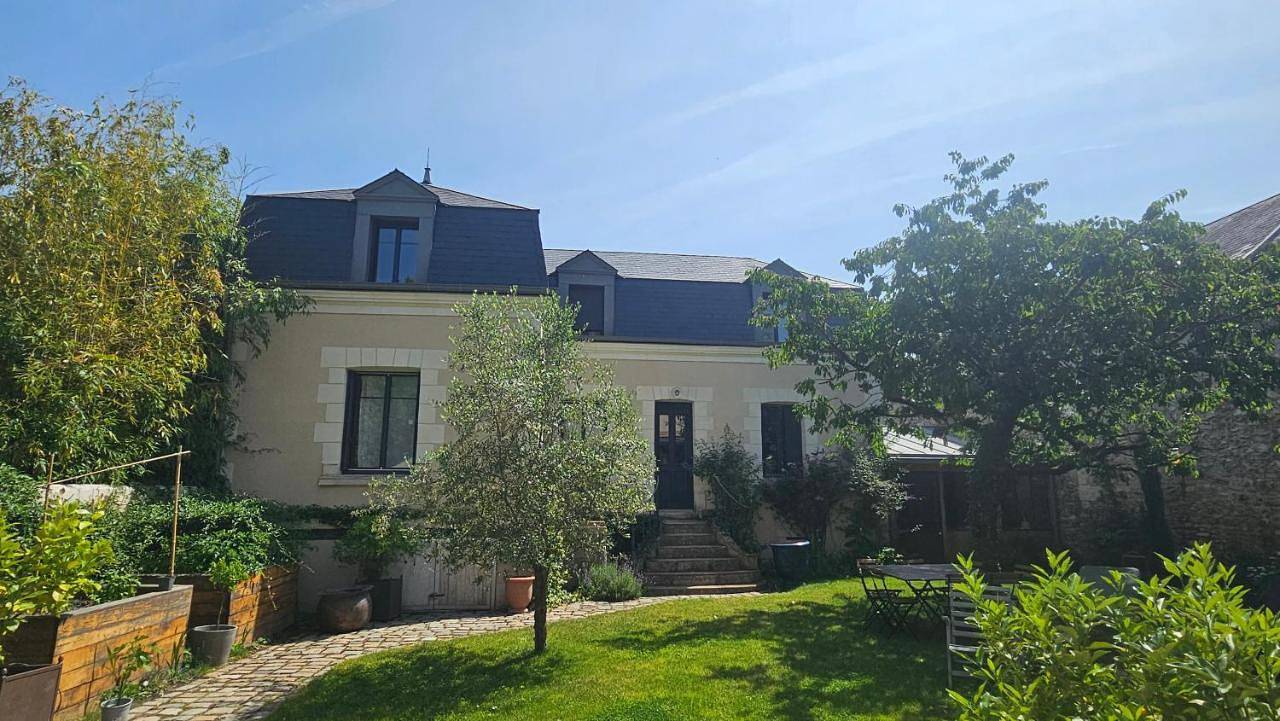 Gite Au Coeur de Tours, familial avec jardin au calme, parking in Tours, Región de Tours