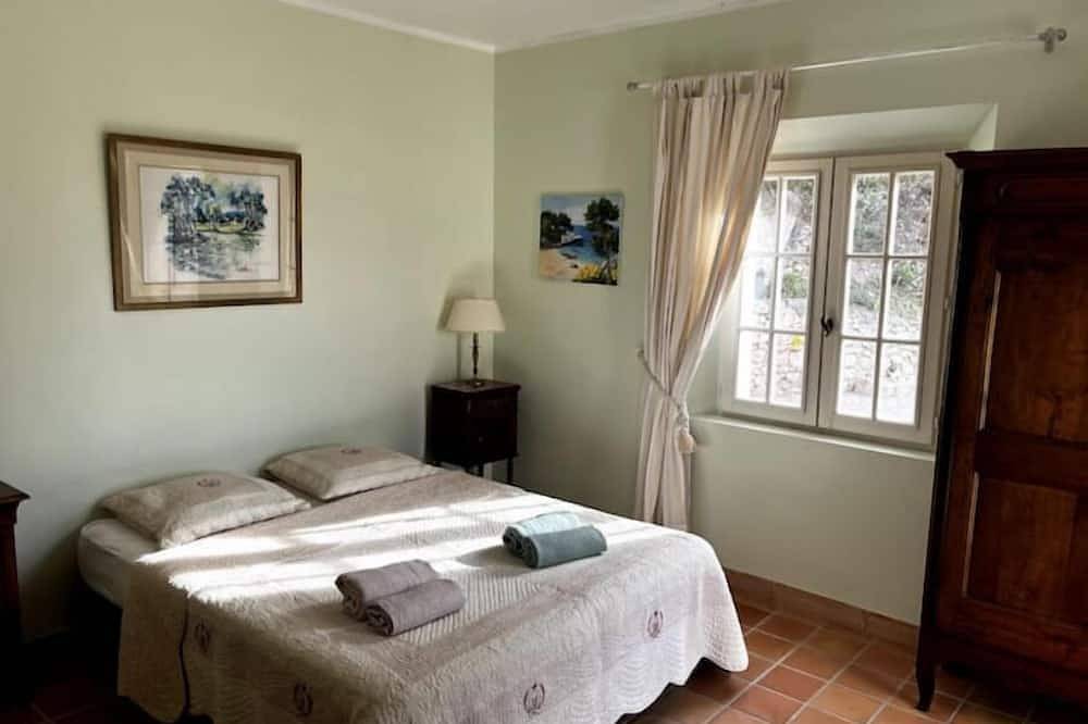 Logement Entier : Hébergement - Éguilles, France in Éguilles, Aix-en-Provence region