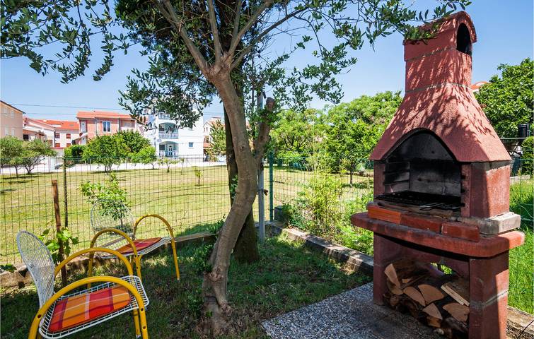 Ferienhaus für 10 Personen, mit Terrasse, kinderfreundlich in Privlaka - 4