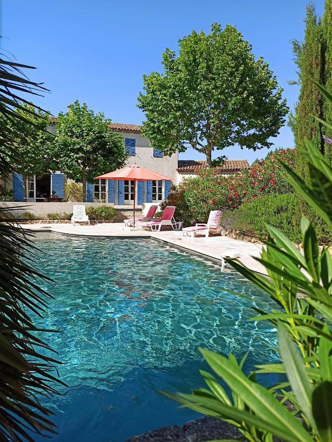 Chambre d’hôte pour 2 personnes, avec Terrasse et Jardin ainsi que Piscine et Vue à Rognes
