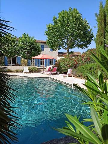 Chambre d’hôte pour 2 personnes, avec piscine et vue ainsi que terrasse et jardin à Rognes