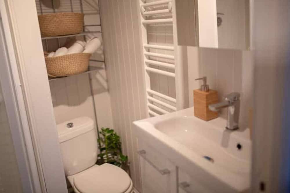 Appartement entier, *Aya Lodge* proche Cdg/Paris/disney/asterix in Goussainville, Val-d'Oise