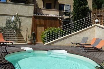 Location de vacances pour 8 personnes, avec jardin, animaux acceptés à Aubres