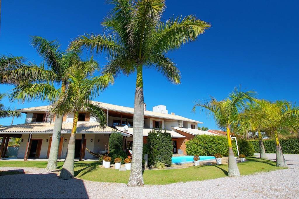 Ferienwohnungen Bombinhas mit 7 Suiten, Pool, Wlan, Pool und Grill in Bombinhas, Litoral Catarinense