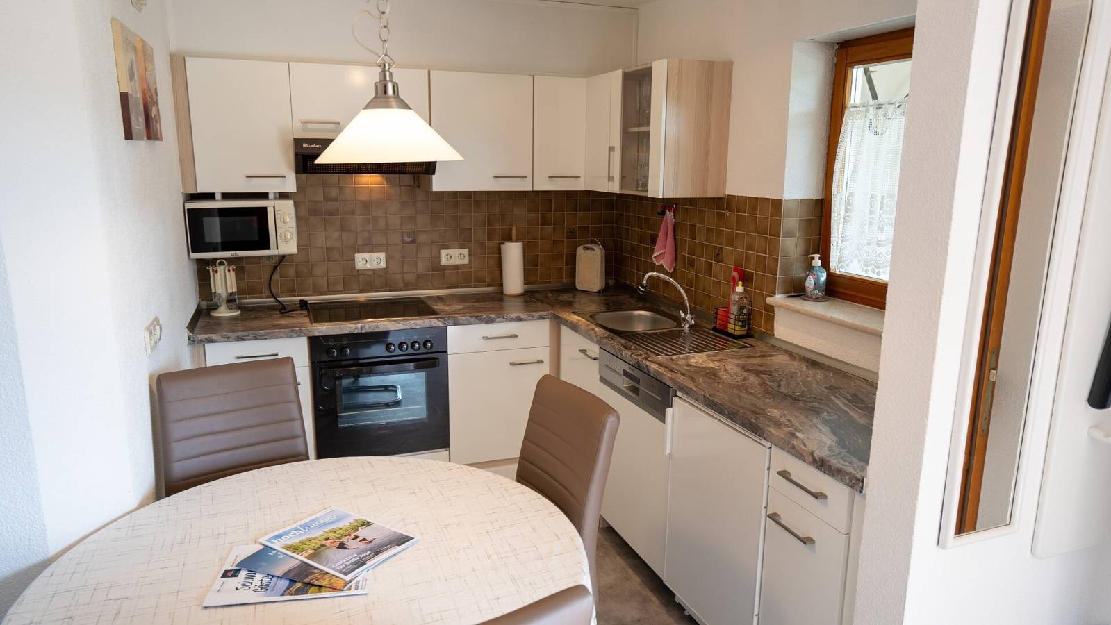 Geheel appartement, Vakantie Appartement "Haus Franziska" met Uitzicht op de Bergen, Privé Terras & Wi-Fi in Todtnau, Zuidelijk Zwarte Woud