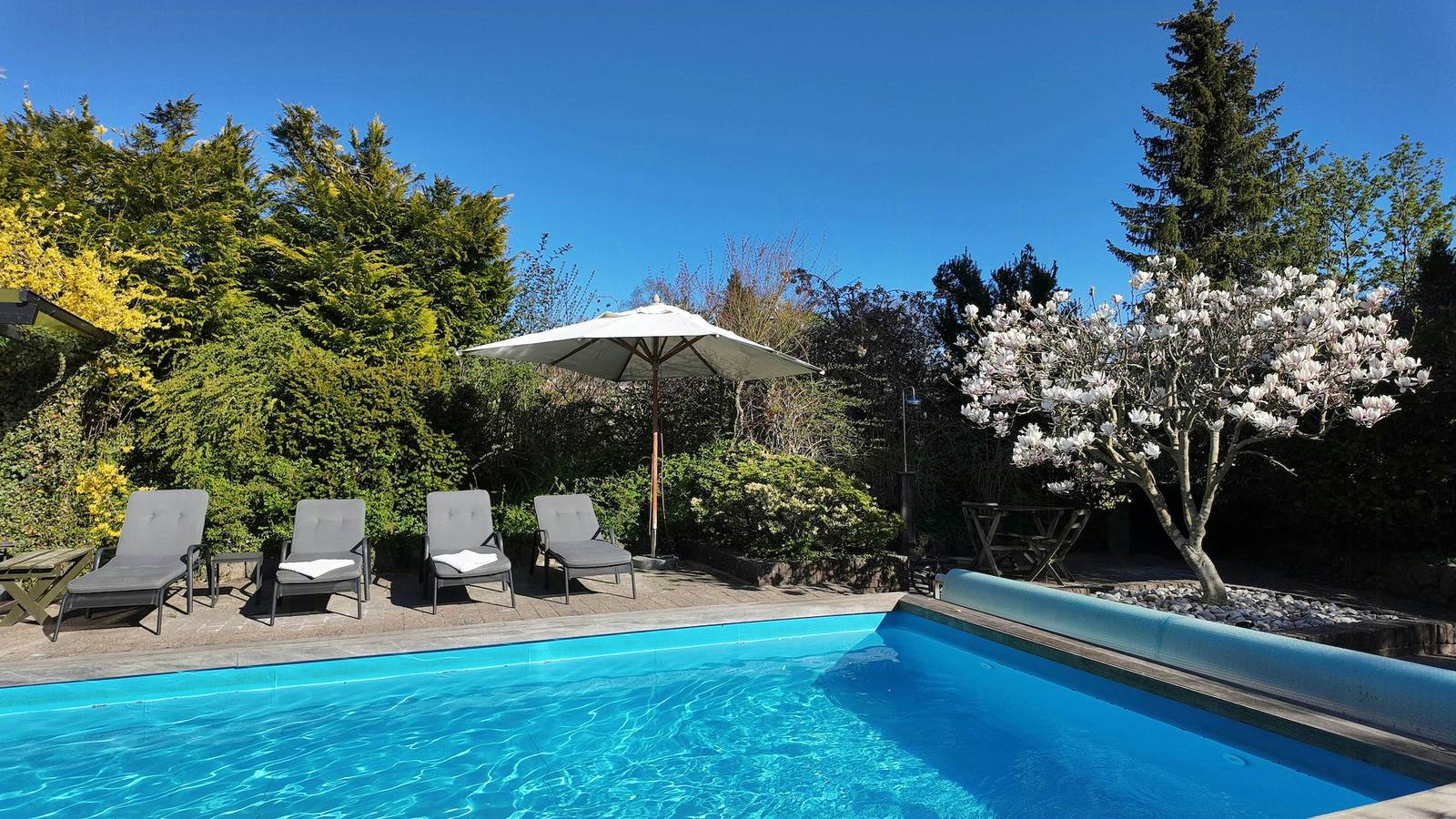 Ferienhaus mit Pool und Aussicht hoch oben in Hornbæk in Hornbæk, Kattegat Küste