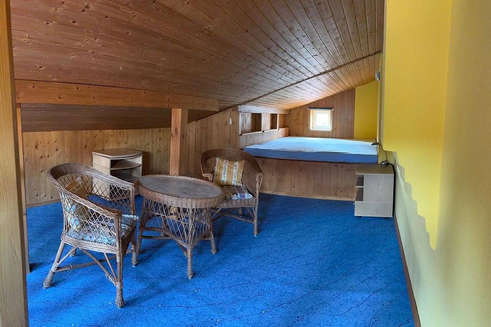 Ganze Wohnung, Ferienhaus Familija mit überdachter Terrasse, Pool und Sauna in Straupitz in Straupitz, Dahme-Spreewald