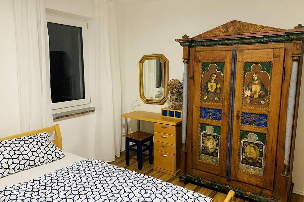 Ganze Wohnung, Ferienwohnung in Alleinlage mit Balkon in Hemau, Ostbayern