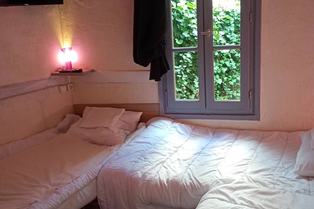 Apartamento entero, Studio Center Thiers ~ Clermont-Ferrand ~ Lyon - Free Parking - Self-check-in in Thiers, Región de Thiers