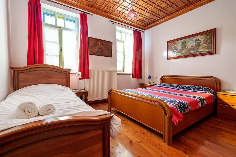 Rustic Elegance With Stunning Views in the Heart of Zagori in Tsepelovo, Région d'Ioannina