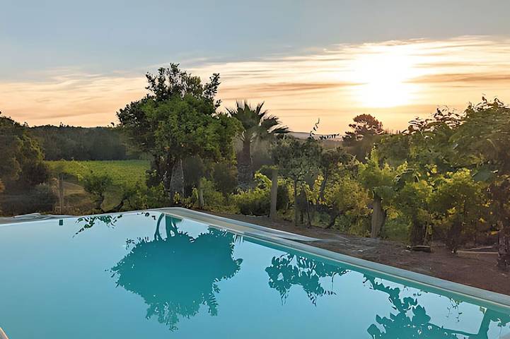 Gîte pour 4 personnes, avec Terrasse ainsi que Jardin et Piscine