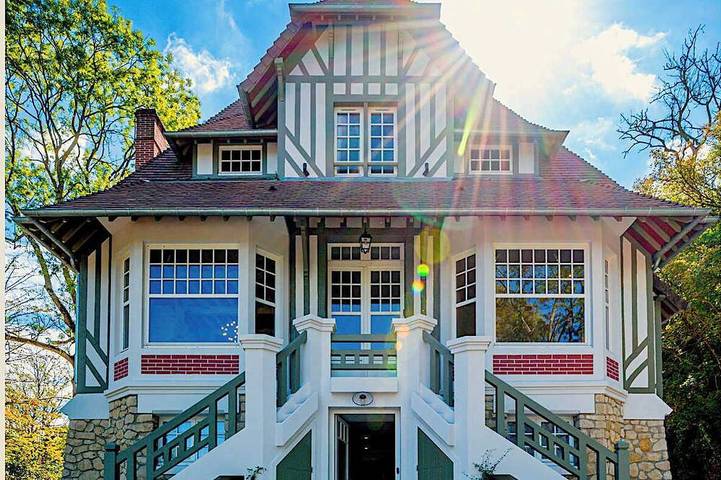 Villa pour 12 personnes, avec balcon et piscine ainsi que jacuzzi et jardin, animaux acceptés à Villers-sur-Mer