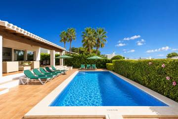 Villa in Sant Lluís, Coast of Menorca für 10 