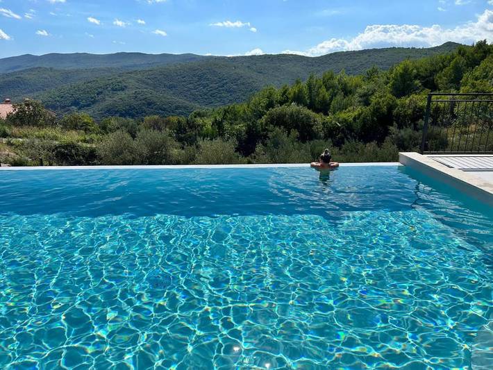 Ferienwohnung für 4 Personen, mit Pool und Terrasse sowie Ausblick in Istrien