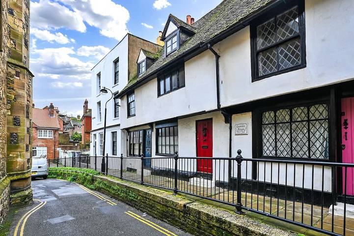 Cottage for 4 people, with garden, with pets in Hastings