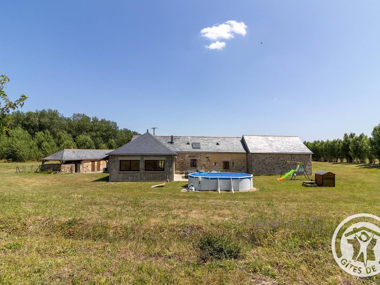 Gîte familial avec piscine privée, proche d'Angers et du Zoo de La Flèche in Échemiré, Vallée de la Loire