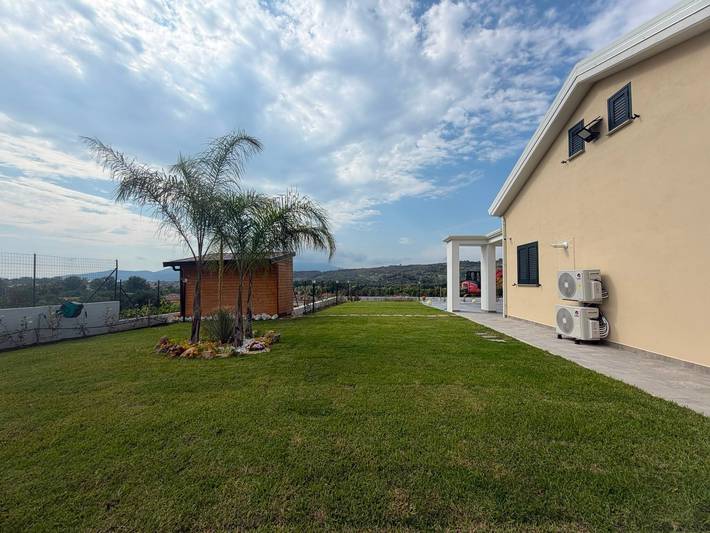 Villa 'A Casa Di Leo' with Sea View, Wi-Fi and Air Conditioning