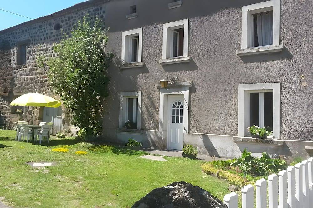 Maison  « Ancienne Ferme Typique »  jardin privé in Landos, Haute-Loire