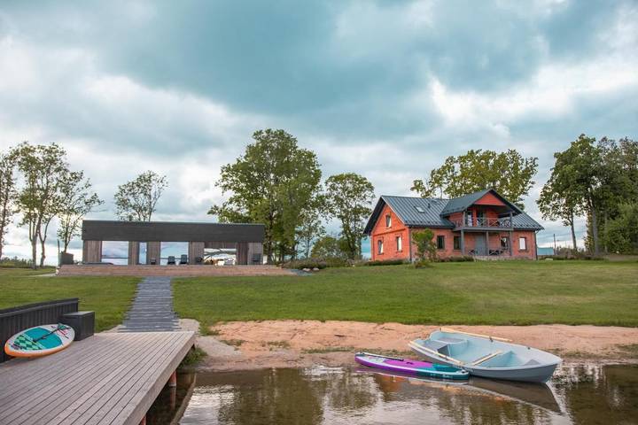 Ferienhaus für 23 Personen, mit Seeblick und Ausblick sowie Garten und Sauna, mit Haustier in Lettland