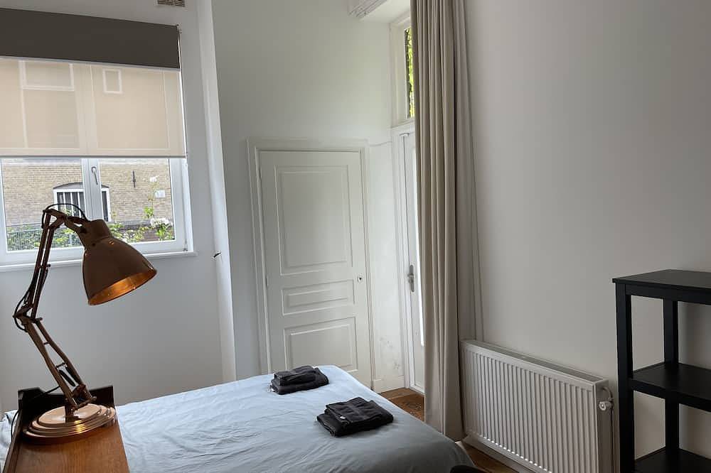 Ganze Wohnung, Canal house ground floor in historic center Gouda in Gouda, Groene Hart