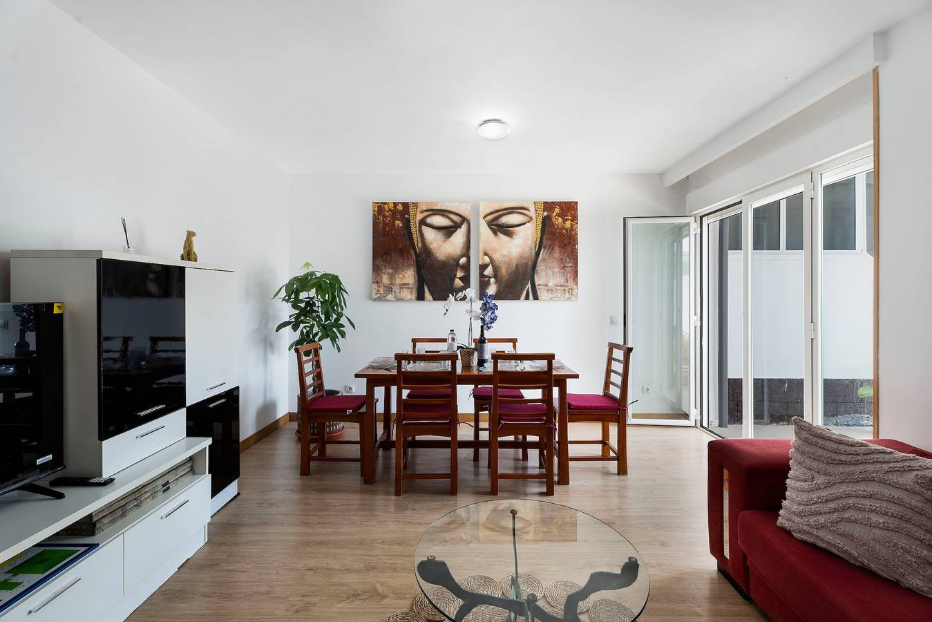 Entire apartment, Vacation Apartment 'Apto Vistahermosa 3 Bed and Pool' with Mountain View, Wi-Fi and Air Conditioning in Los Cristianos, Arona