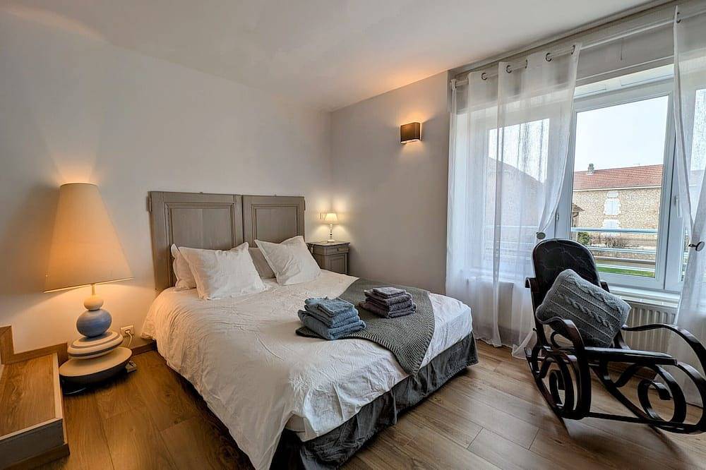 Gîte rénové Xviiième siècle, animaux acceptés, jardin clôturé in Semmadon, Haute-Saône