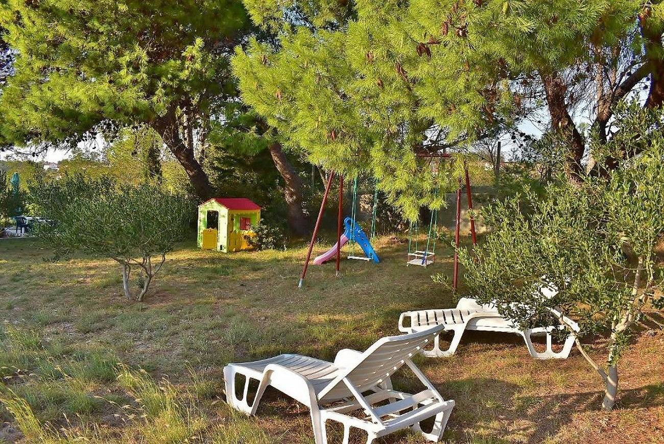Ganze Wohnung, 1-Zimmer-Ferienwohnung mit Balkon und Meerblick Lopar, Rab A-22583-b in Lopar, Rab