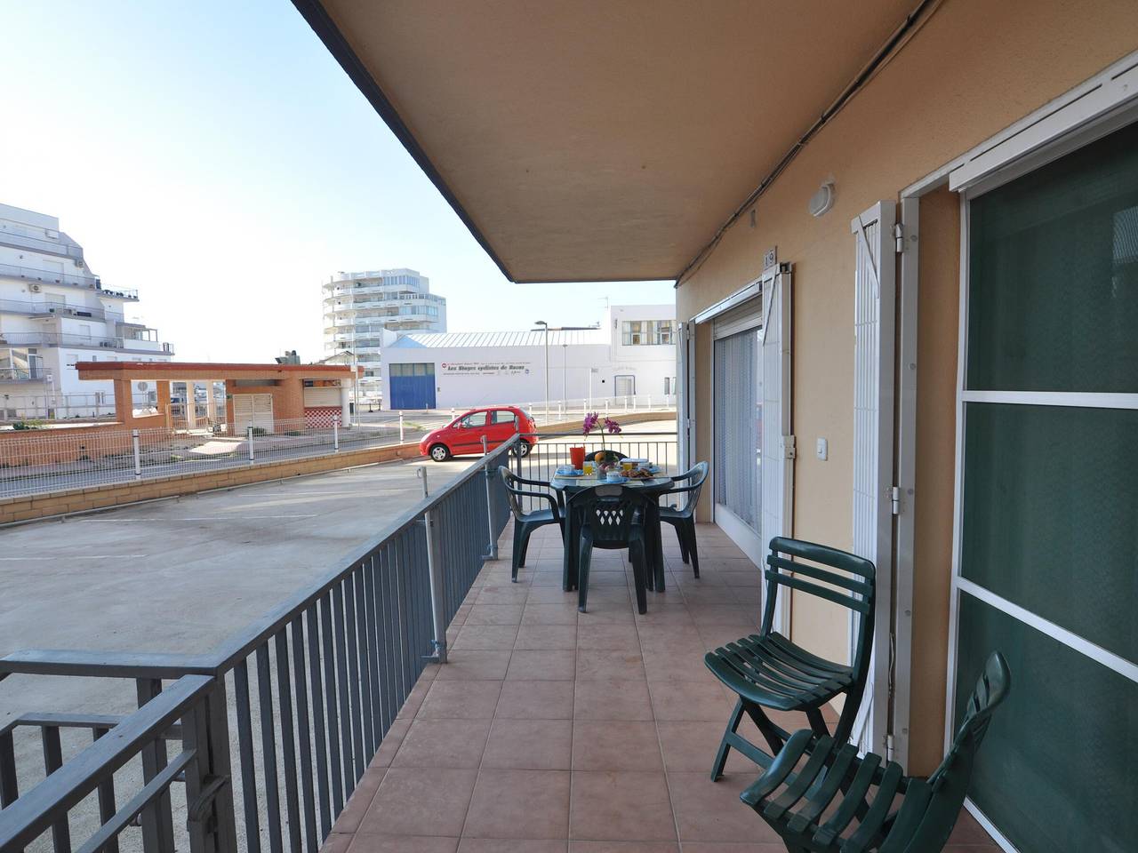 Entire apartment, Cozy Apartment in Roses, Costa Brava - 300m from Santa Margarita Beach with Terrace & Parking in Santa Margarida, Roses