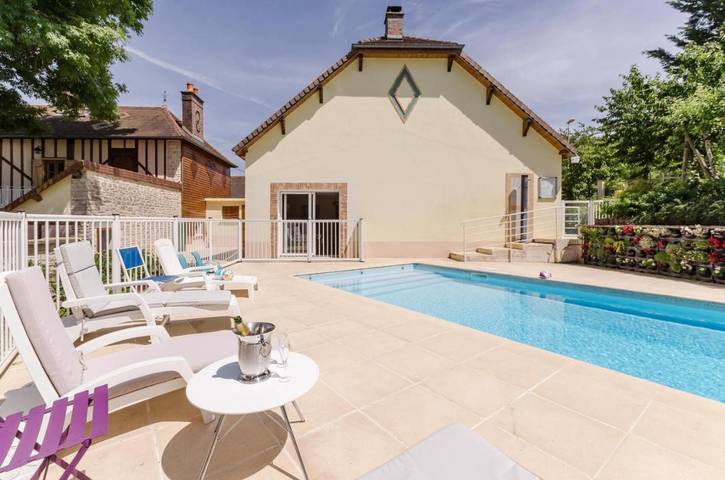 Location de vacances pour 6 personnes, avec jardin ainsi que piscine et terrasse dans Balnot-sur-Laignes