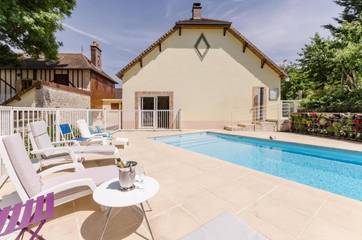 Gîte pour 6 personnes, avec piscine ainsi que terrasse et jardin, animaux acceptés dans Balnot-sur-Laignes