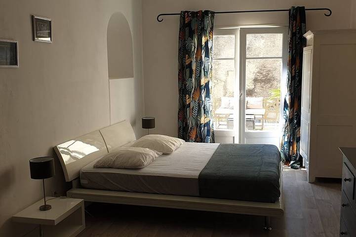 Location de vacances pour 7 personnes, avec terrasse à Saint-Pons-la-Calm - 2