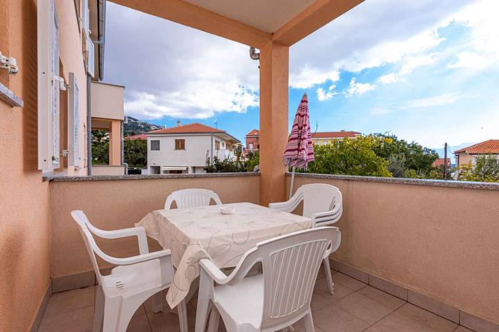 Vakantiewoning voor 7 personen, met tuin en balkon op Krk