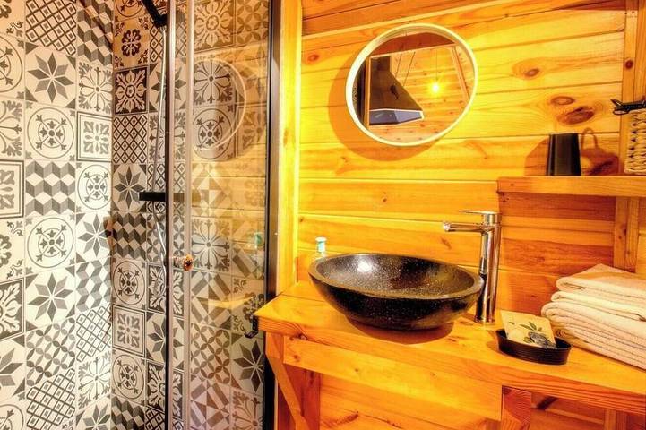 Location de vacances pour 2 personnes, avec Jacuzzi et Jardin ainsi que Piscine et Sauna à Venaco - 2