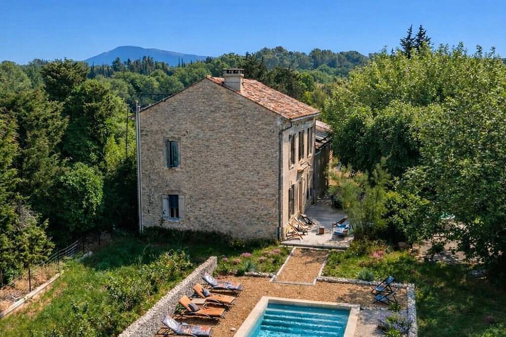 Charming Provencal farmhouse with swimming pool and jacuzzi - sleeps up to 8 🌿☀️ in Loriol-du-Comtat, Vaucluse