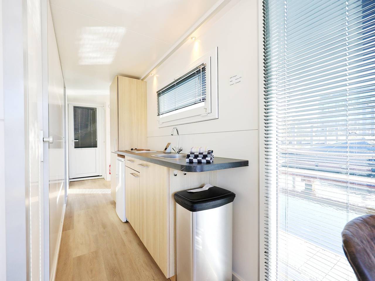 Houseboat Escape with Roof Terrace in Amsterdam Zuid, North Holland