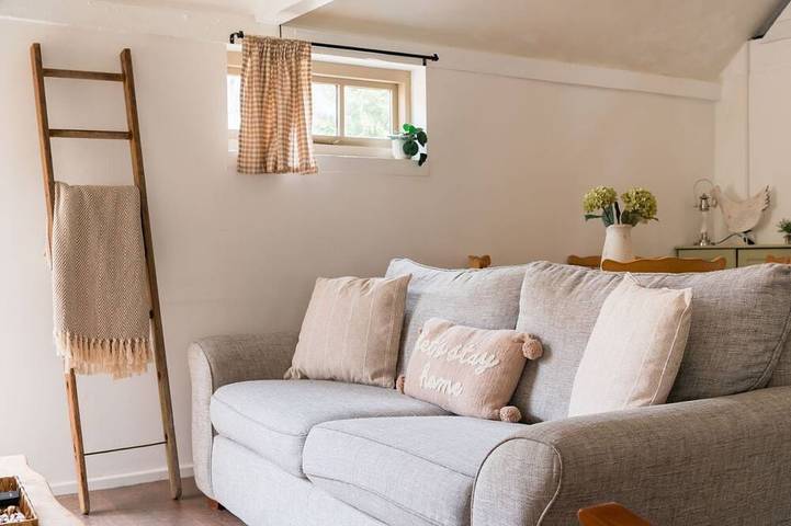 Henloft Farm Stay With Pool in Gloucestershire